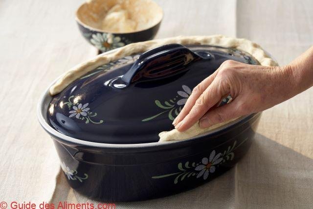 luter le couvercle avec de la p&acirc;te